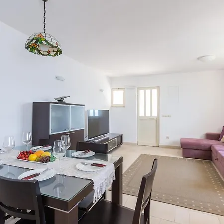 Villa Natasha With Private Beach